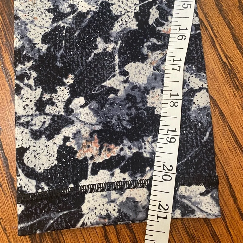 Lululemon Wunder Under Crop Leggings Size 6 Hi-Rise 21